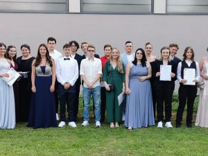 Jackpot! – 88 Abiturientinnen und Abiturienten des Oberstufenverbundes der GemS Schaumberg Theley, GemS St. Wendel und Dr.-Walter-Bruch-Schule St. Wendel feiern Abitur