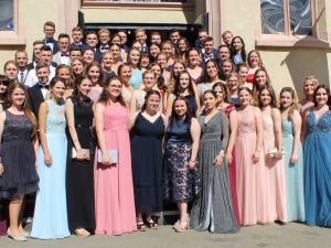 Von wegen erst siesta, dann fiesta – 68 Abiturienten der Dr.-Walter-Bruch-Schule feiern die allgemeine Hochschulreife