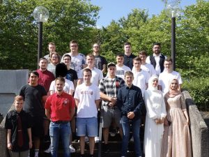 Die AbsolventInnen der Fachoberschule Ingenieurwesen (Fachrichtung Technik) des Schuljahres 2021/2022