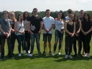 Schüler der Dr.-Walter-Bruch-Schule golfen im Wendelinus Park